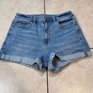 American Eagle Women’s denim Short high waist Size‎ 8 light wash Casual